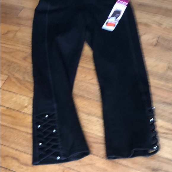 Woman’s Capri size S nygard luxe slims very nice - Picture 3 of 4